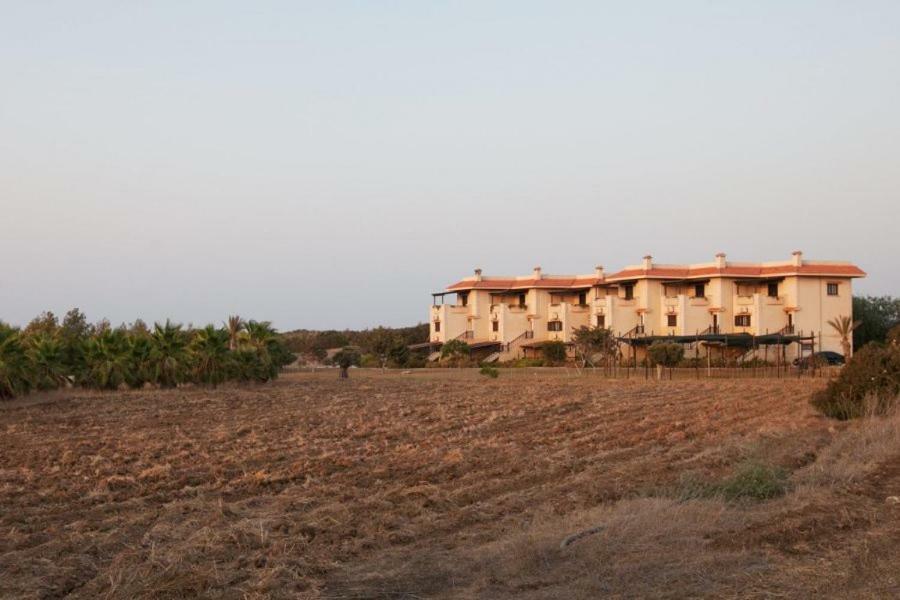 Balci Plaza Hotel And Balci Plaza Guest Bungalows Karpaz Peninsula Selenias Экстерьер фото